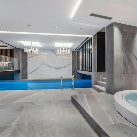 Ferienhaus Luxury Chalet With Pool-jacuzzi